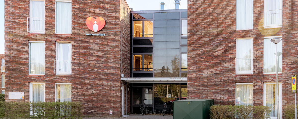 Voorkant van gebouw meerleven