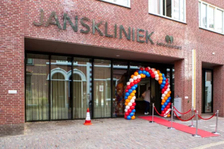 Voorkant van de Janskliniek.
