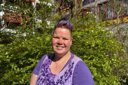Vrouw buiten in de zon