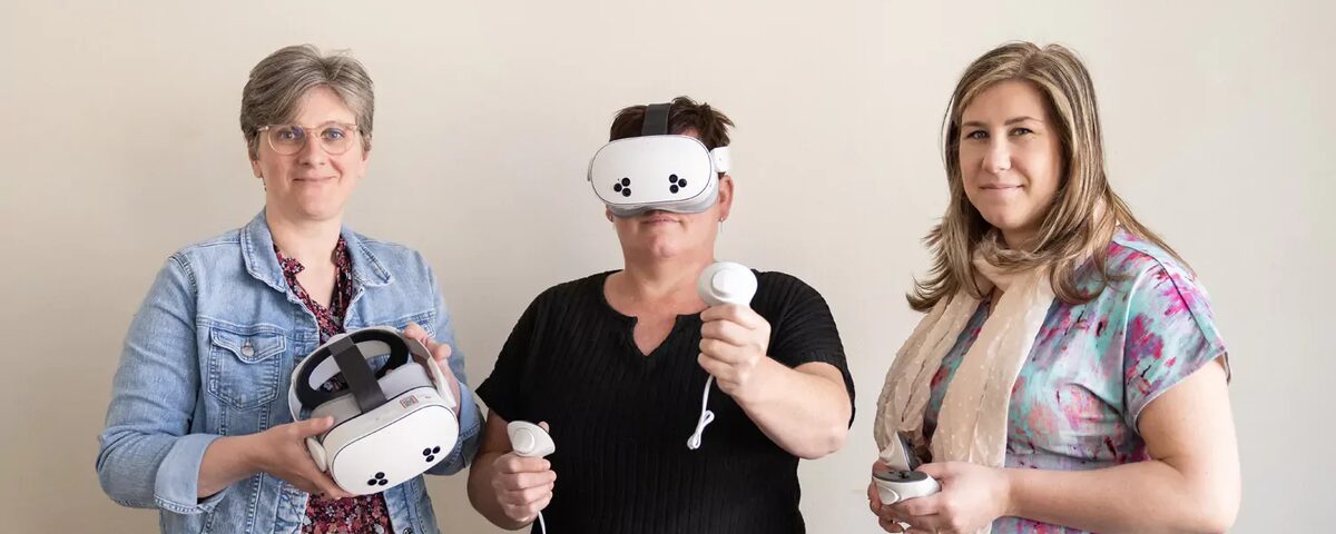 drie vrouwen naast elkaar met vr bril