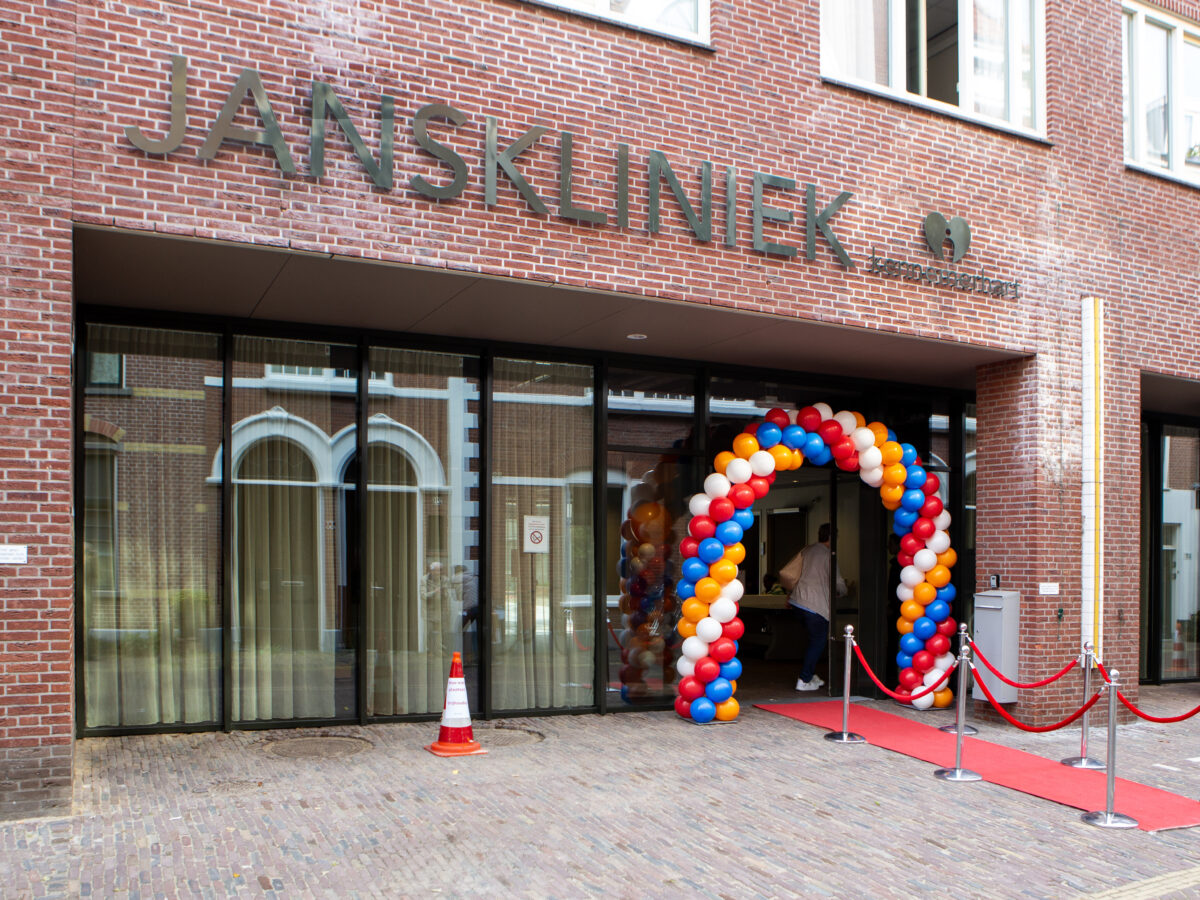 Voorkant van de Janskliniek.